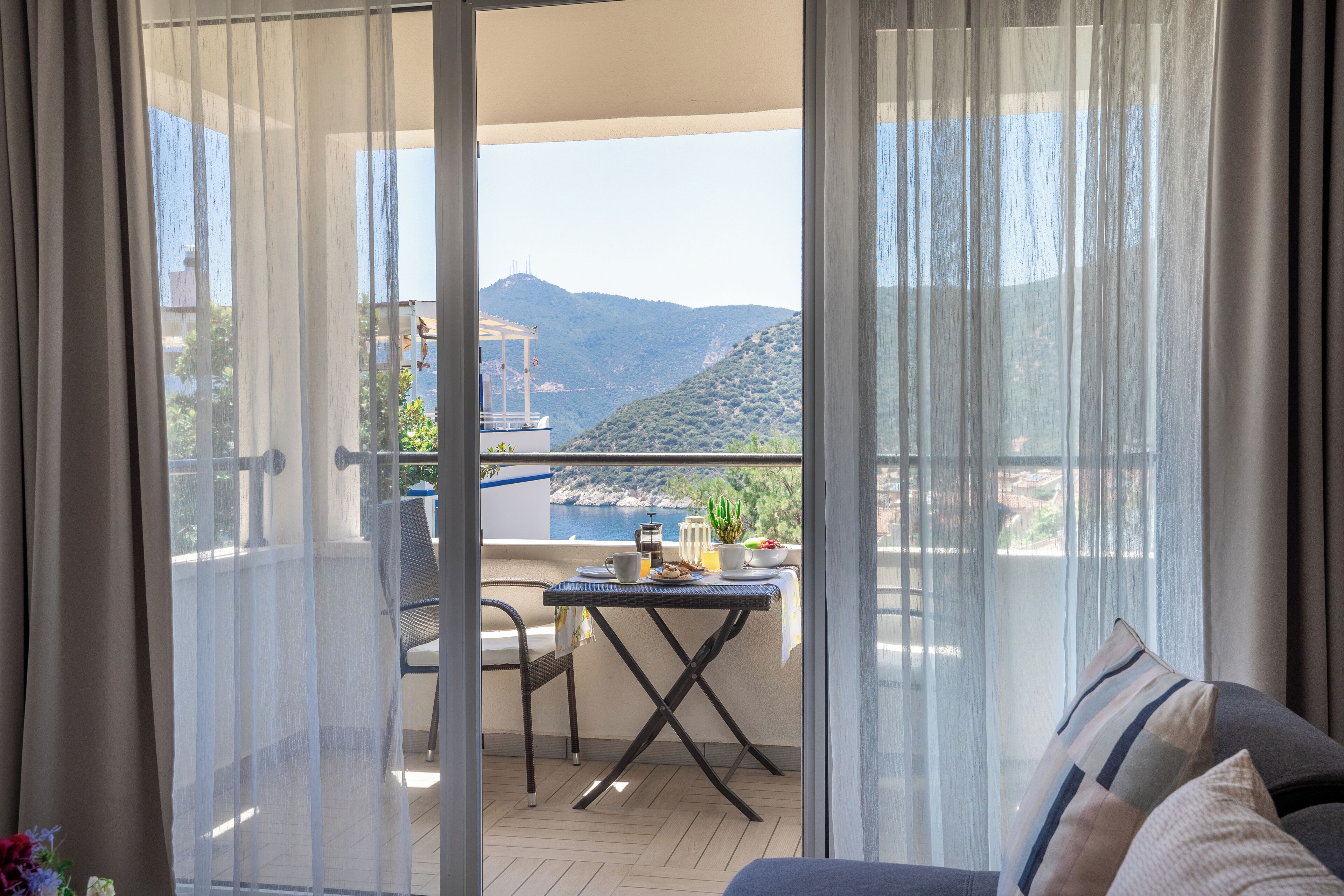 superior suite, mountain view, corner | 2 bedrooms, premium bedding, in-room safe, individually decorated