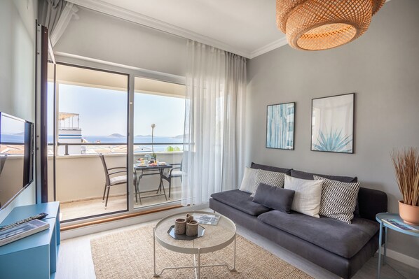 Premium bedding, in-room safe, individually decorated