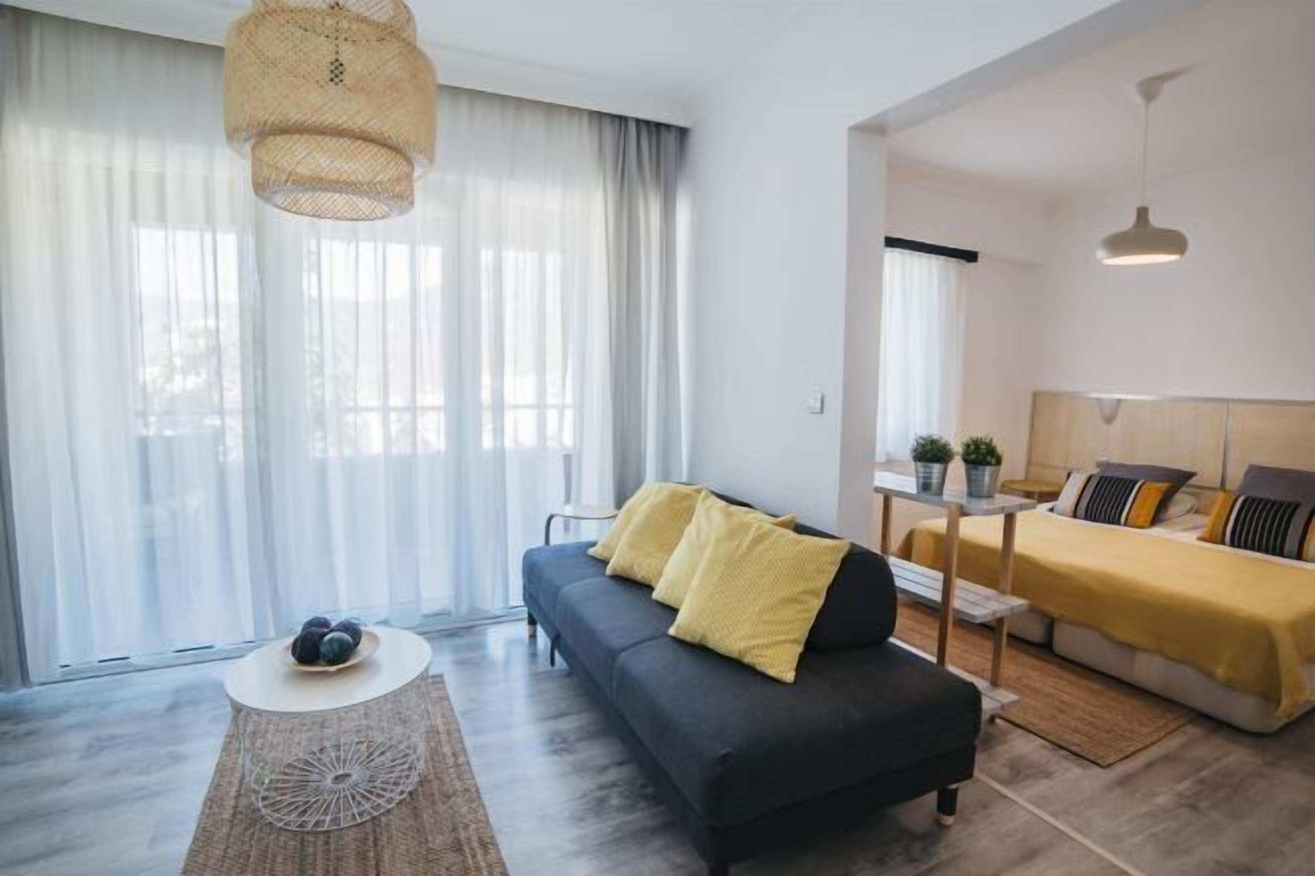 Premium bedding, in-room safe, individually decorated