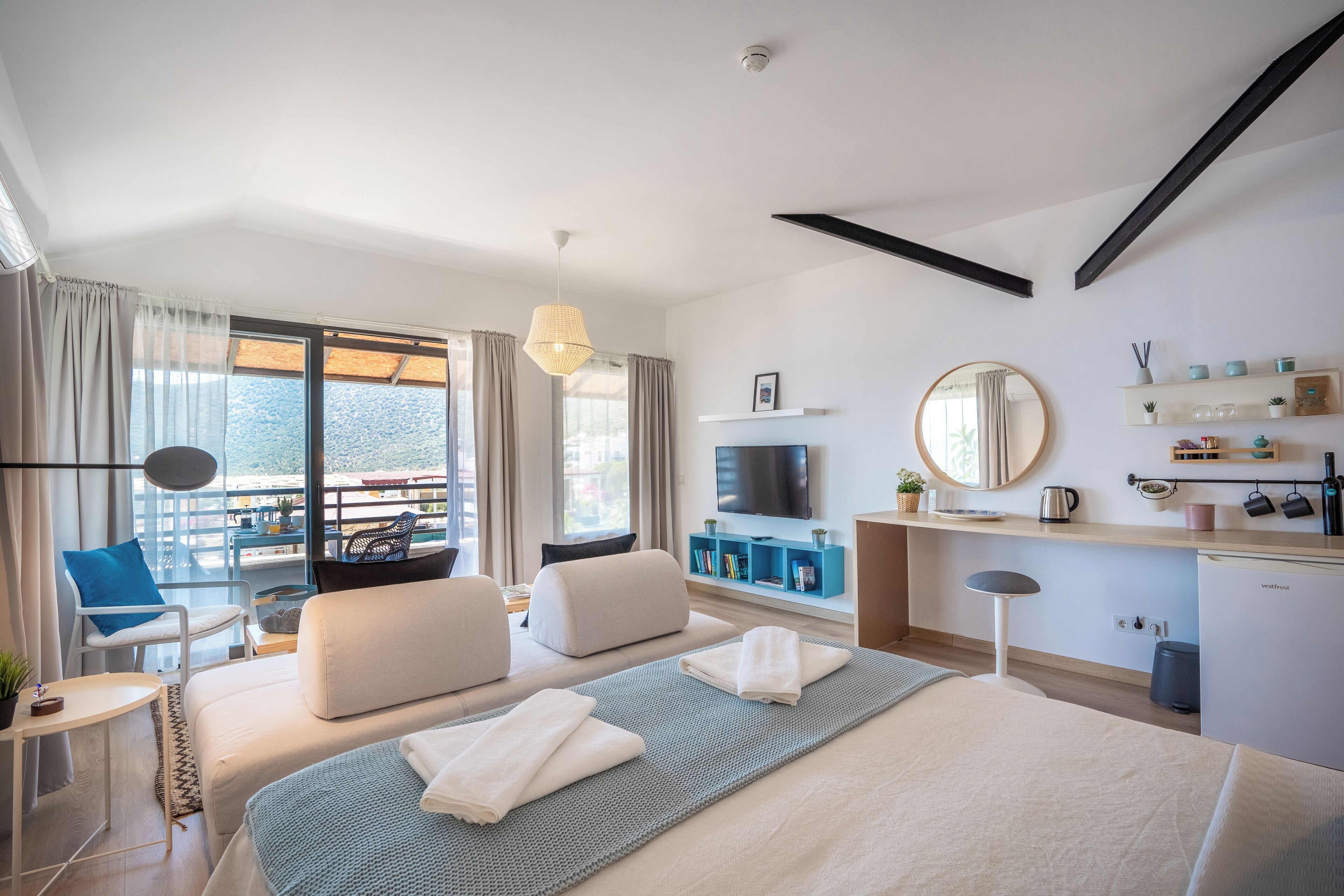panoramic room, terrace, sea view | 2 bedrooms, premium bedding, in-room safe, individually decorated