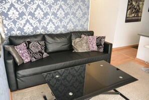 Classic-Apartment, 2 Schlafzimmer | Wohnzimmer | Flachbildfernseher