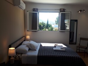 Blackout drapes, free WiFi, bed sheets