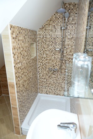 Shower, free toiletries, towels