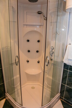 Duplex | Bathroom shower