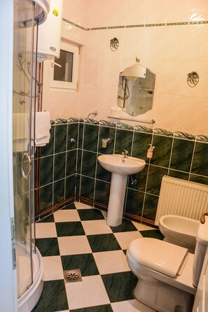 Duplex | Bathroom | Shower, free toiletries, towels - Apartments Radovic Kolasin (Kolašin)