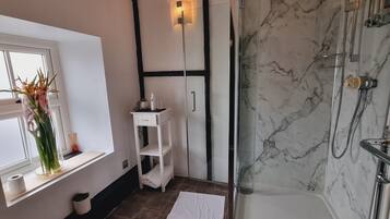 Double Room (Four Poster Bed, Room 6) | Bathroom | Shower, hair dryer, towels