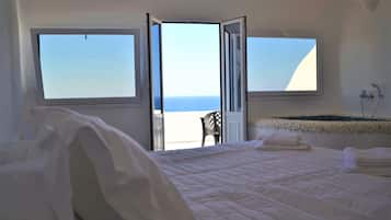 Suite, Sea and Sunset View (Mystical) | Soundproofing, free WiFi, bed sheets