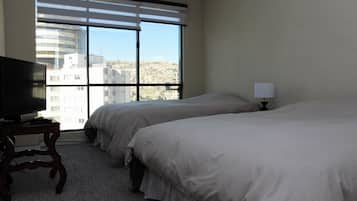 Apartment, 2 Bedrooms | 2 bilik tidur, peralatan tempat tidur premium, seterika/papan seterika