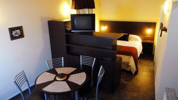 3 bedrooms, in-room safe, desk, iron/ironing board