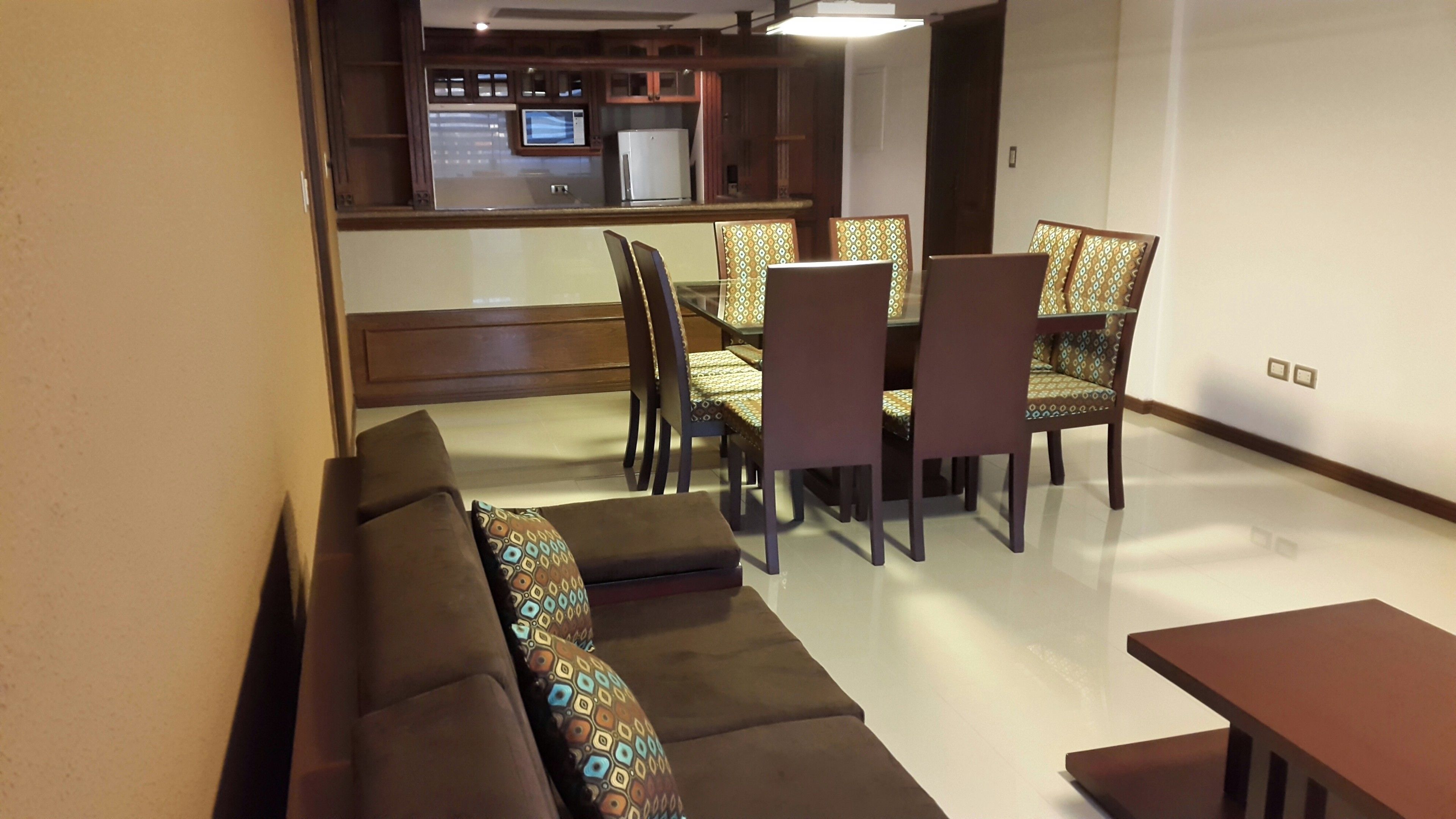 40-inch LED TV with cable channels, TV