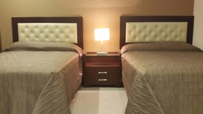 Desk, free WiFi, bed sheets, wheelchair access - HB Equipetrol (Santa Cruz)