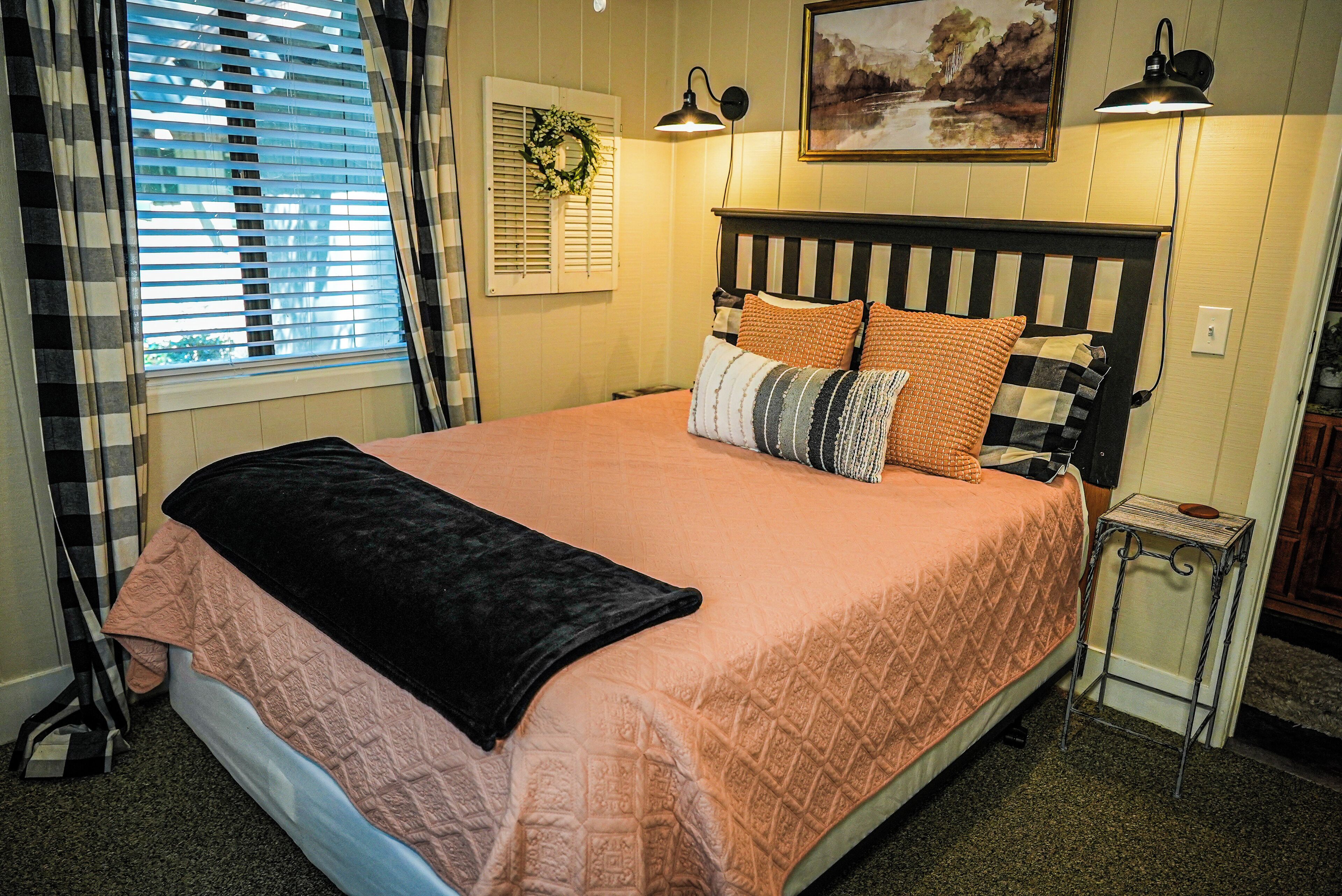 Family Chalet, 4 Bedrooms, Pets Allowed | Individually decorated, individually furnished, iron/ironing board