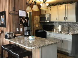 家庭木屋, 4 间卧室 (C80) | 私人厨房 | 大冰箱、微波炉、烤箱、炉灶