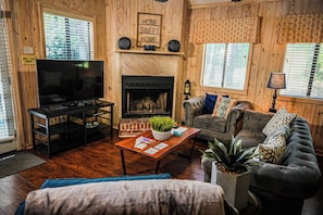 Chalet Familial, 3 chambres (C68) | Coin séjour | Télévision à écran plat, table de tennis de table
