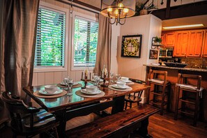 In-room dining - Pine Mountain Club Chalets Resort (Pine Mountain)