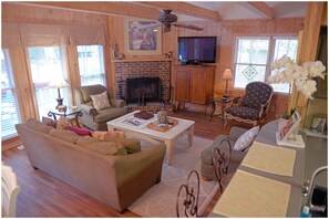 家庭木屋, 3 間臥室 (C 34) | 客廳 | 平面電視、壁爐、乒乓球