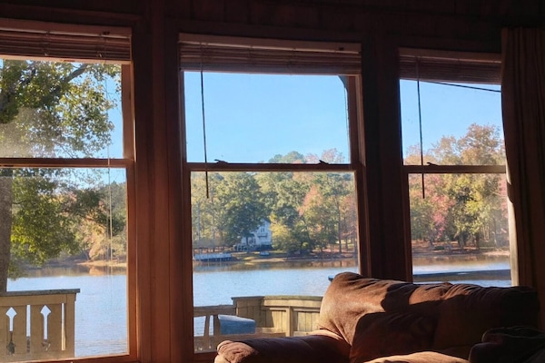 Familienchalet, 3 Schlafzimmer, Haustiere gestattet (C90) | Individuell dekoriert, individuell eingerichtet, Bügeleisen/Bügelbrett