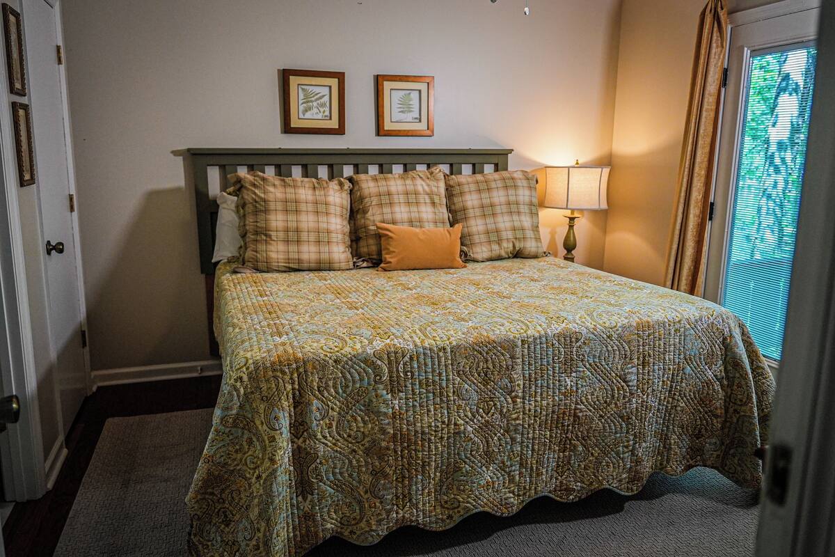 Family Chalet, 4 Bedrooms, Pets Allowed | Individually decorated, individually furnished, iron/ironing board