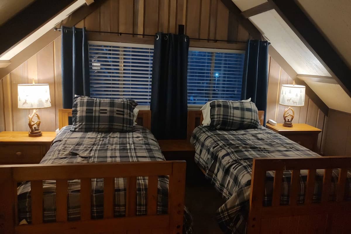 Family Chalet, 3 Bedrooms, Pets Allowed (C90) | Individually decorated, individually furnished, iron/ironing board