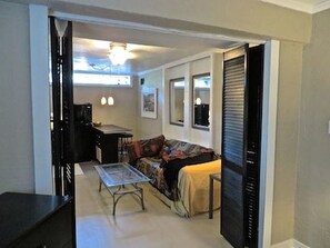 Bungalow, Courtyard Area | Living room