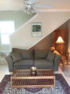 Chalet, 2 Bedrooms | Living room