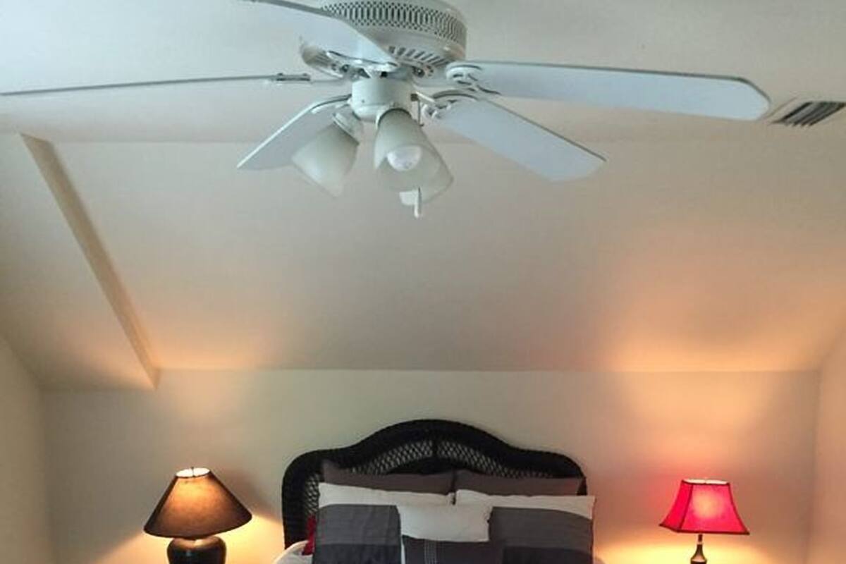 Chalet, 2 Bedrooms | WiFi (free), bed sheets