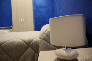 Basic Double Room (Gialla) | 1 bedroom, in-room safe, desk, soundproofing