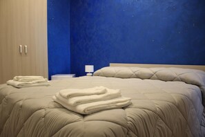 1 dormitorio, caja fuerte, escritorio y sistema de insonorización