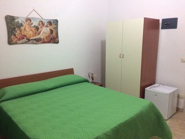 Quadruple Room (Rosa) | 1 bedroom, in-room safe, desk, soundproofing