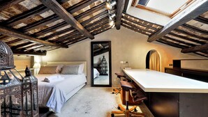 House, Multiple Beds, City View (Vicolo del Cinque Terrace Apartment) | 3 bedrooms, desk, individually decorated, individually furnished - Vicolo del Cinque Terrace Apartment (Rome)