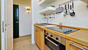 Appartamento (1 Bedroom) | Cucina privata | Macchina per tè/caffè, forno, piano cottura, bollitore elettrico