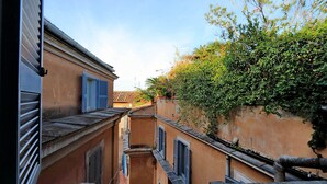 Hus, flere senger, byutsikt (Piazza Mattei Elegant Apartment) | Utsikt fra rommet