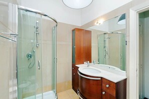 Maison, plusieurs lits, vue cour intérieure (Farnese Elegant Apartment) | Salle de bain