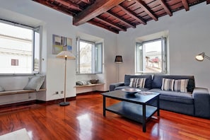 House, Multiple Beds, Courtyard View (Farnese Elegant Apartment) | Living area | TV - Farnese Elegant Apartment (Rome)