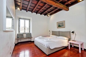 Ferienhaus, Mehrere Betten, Blick auf den Innenhof (Farnese Elegant Apartment) | 2 Schlafzimmer