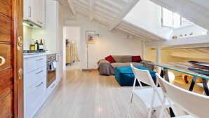 House, 1 King Bed, City View (Pantheon Charming Attic) | Private kitchen