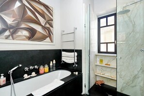 Ferienhaus, Mehrere Betten, Stadtblick (Trastevere Large Apartment with Terra) | Badezimmer
