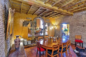 Casa, varias camas, vista a la ciudad (Trastevere Large Apartment with Terra) | Servicio a la habitación