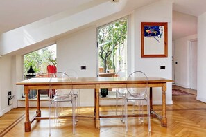 Casa, letti multipli, vista città (Spanish Steps Terrace Penthouse) | Pasti in camera