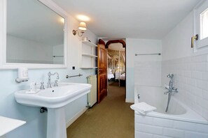 منزل - عدة أسرّة - منظر للمدينة (Spanish Steps Terrace Penthouse) | حمام | أحواض استحمام وحجيرات دش منفصلة، مجففات شعر، مناشف