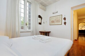 2 bedrooms - Monti Colosseum House Apartment (Rome)