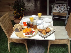 Tägliches Frühstücksbuffet gegen Gebühr