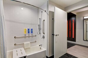Douche, articles de toilette (gratuits), séchoir à cheveux