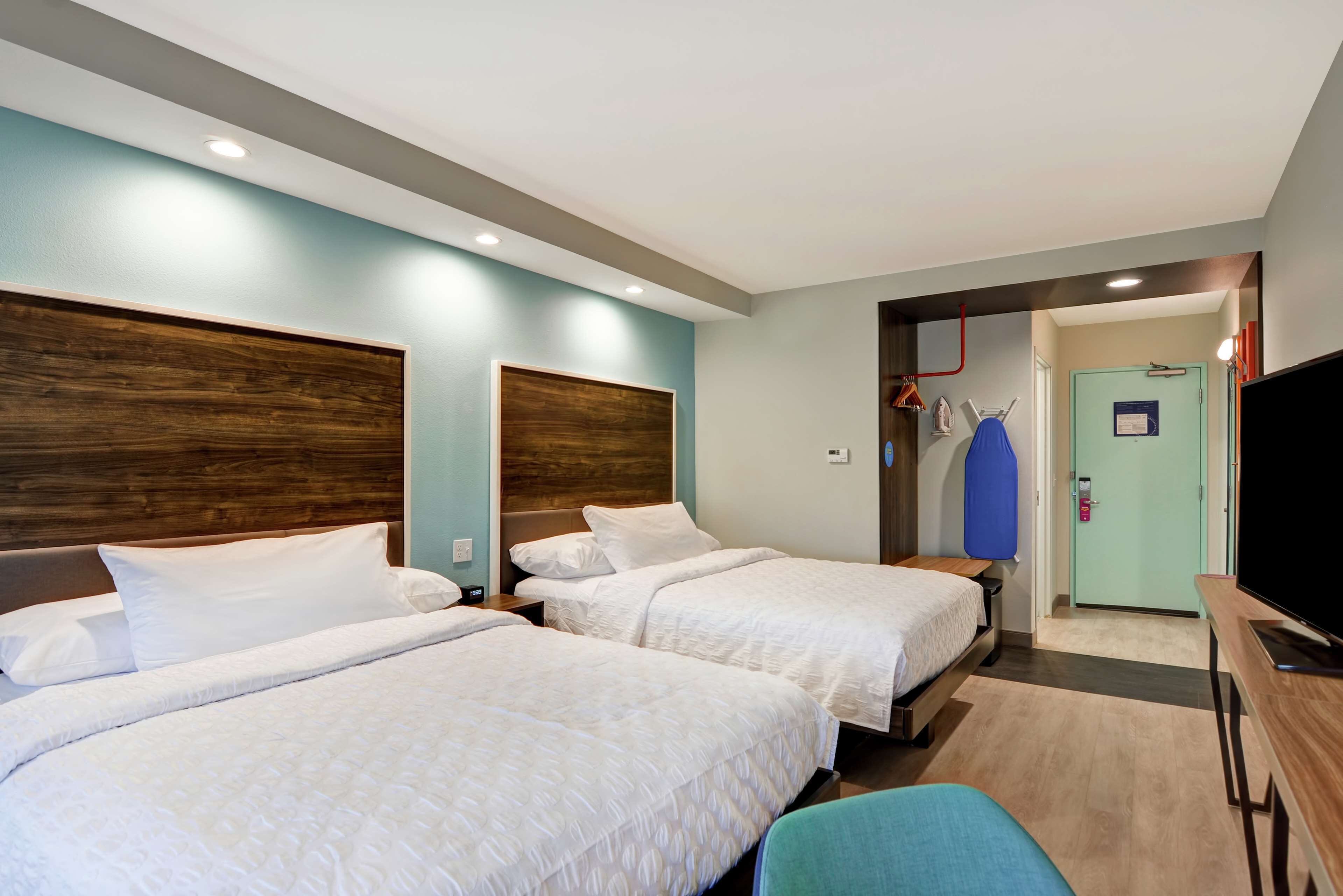 blackout curtains, free wifi, bed sheets