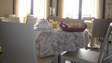 Free daily full breakfast