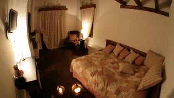 Standard Double or Twin Room, 1 Queen Bed, Non Smoking, Lake View | Minibar, in-room safe, individually decorated, individually furnished