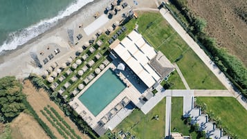 Private beach, sun-loungers, beach umbrellas, beach towels