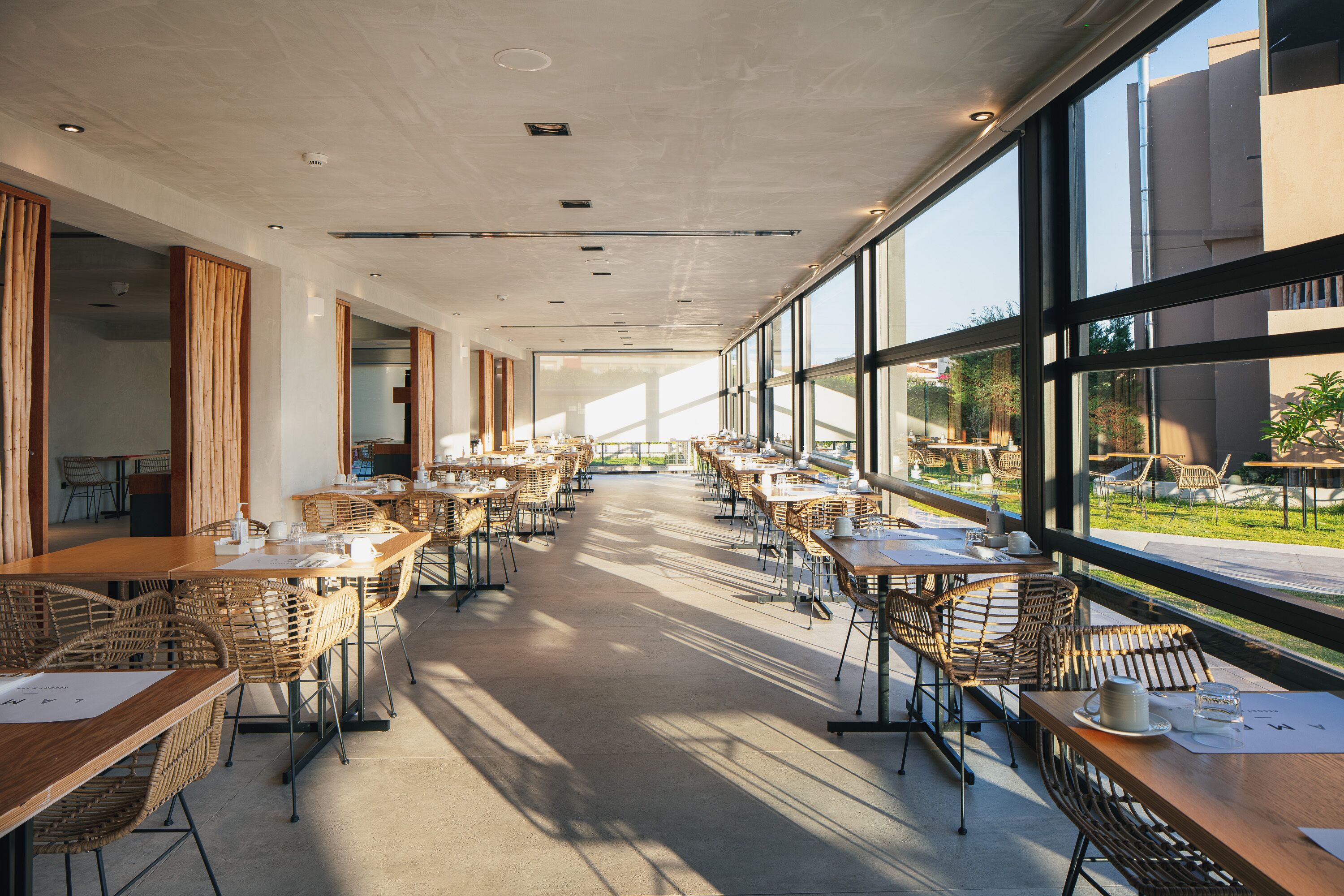 每日供应自助式  早餐（每人 EUR 20）