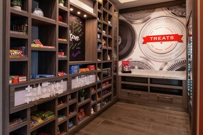 Snack bar - Hampton Inn & Suites Buena Park (Buena Park)