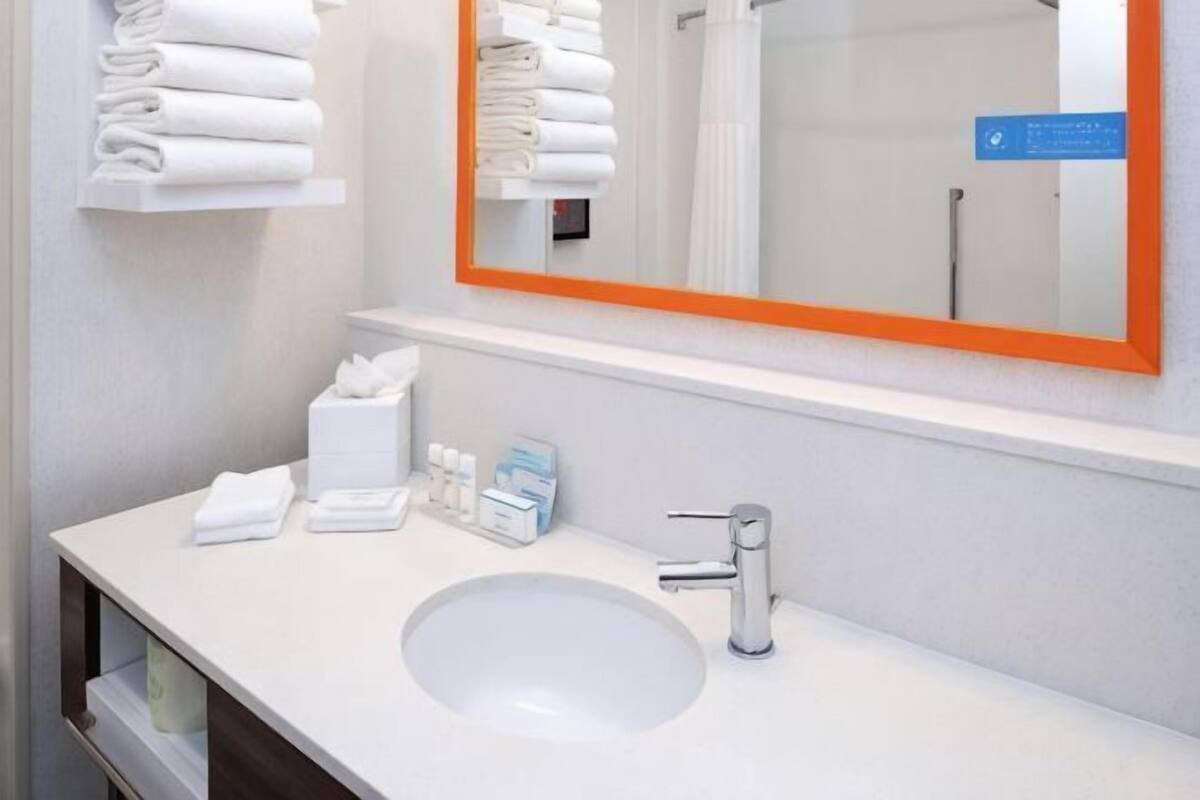 Salle de bain | Articles de toilette gratuits, sèche-cheveux, serviettes fournies, savon